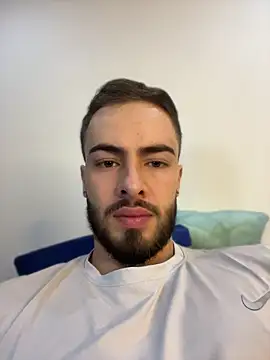 Snapshot of MaxDell chatting on 04/08/26, 07:03 MaxDell online show from 04/08/26, 07:03