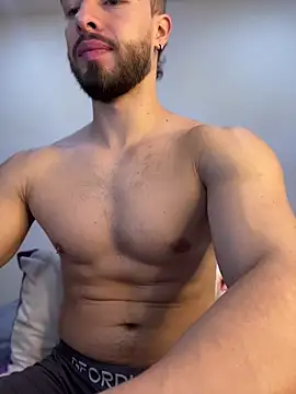 Snapshot of MaxDell chatting on 04/13/26, 07:08 MaxDell online show from 04/13/26, 07:08