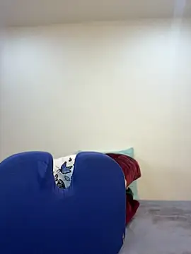 Snapshot of MaxDell chatting on 04/14/26, 07:53 MaxDell online show from 04/14/26, 07:53