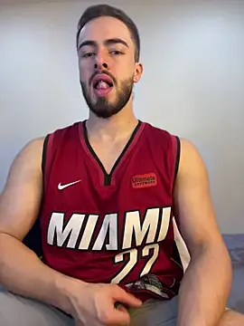 Snapshot of MaxDell chatting on 04/15/26, 07:21 MaxDell online show from 04/15/26, 07:21