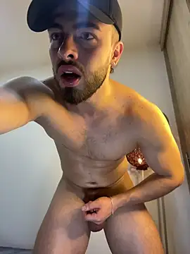 Snapshot of MaxDell chatting on 04/16/26, 09:39 MaxDell online show from 04/16/26, 09:39