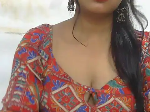 Snapshot of POOJA_199 chatting on 10/25/25, 07:16 POOJA 199 online show from 10/25/25, 07:16