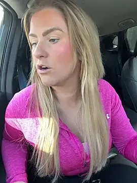 Snapshot of Charleigh_xx chatting on 03/11/26, 12:00 Charleigh xx online show from 03/11/26, 12:00