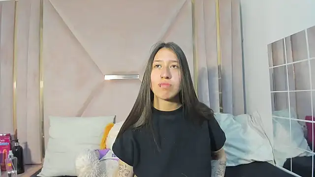 Snapshot of venusmorgan chatting on 10/15/25, 03:01 venusmorgan online show from 10/15/25, 03:01