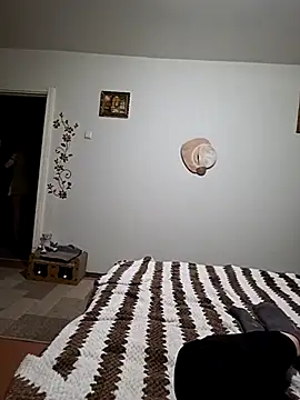 Snapshot of EllaDreams chatting on 11/16/25, 03:28 EllaDreams online show from 11/16/25, 03:28