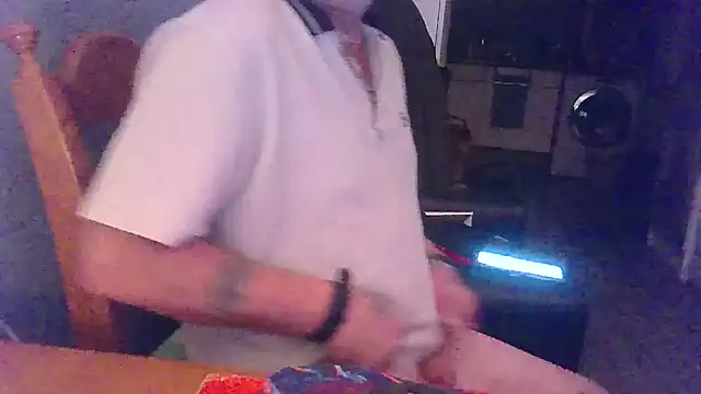 Snapshot of hefin18 chatting on 01/18/25, 09:24 hefin18 online show from 01/18/25, 09:24