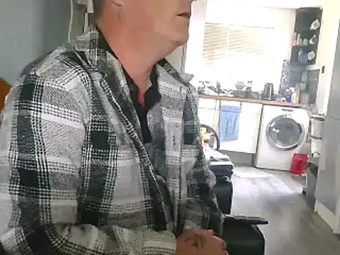 Snapshot of hefin18 chatting on 01/28/25, 11:49 hefin18 online show from 01/28/25, 11:49