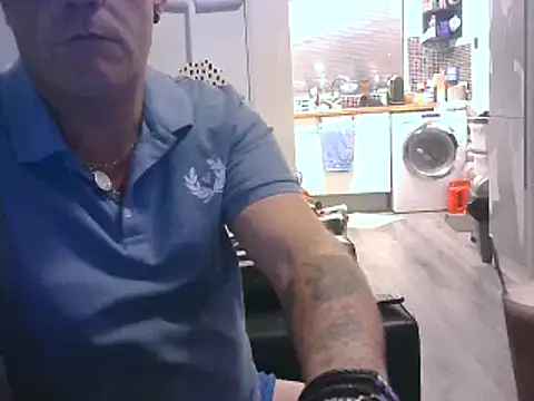 Snapshot of hefin18 chatting on 02/06/25, 11:15 hefin18 online show from 02/06/25, 11:15