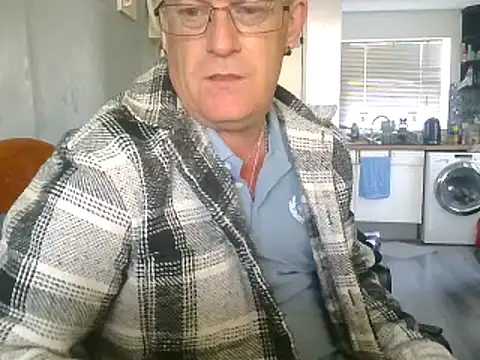 Snapshot of hefin18 chatting on 02/07/25, 12:17 hefin18 online show from 02/07/25, 12:17