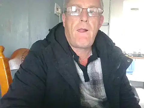 Snapshot of hefin18 chatting on 02/11/25, 11:54 hefin18 online show from 02/11/25, 11:54