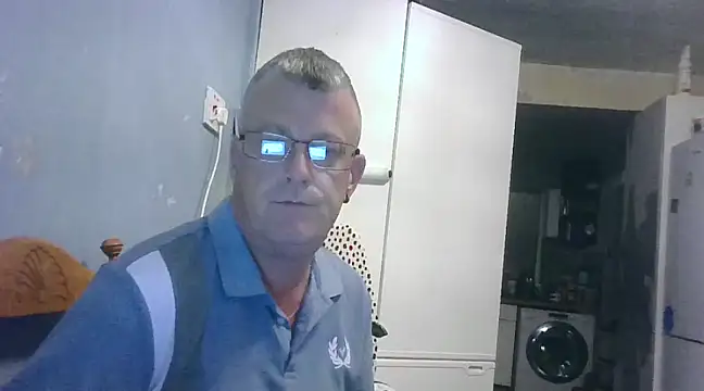 Snapshot of hefin18 chatting on 02/20/25, 11:10 hefin18 online show from 02/20/25, 11:10