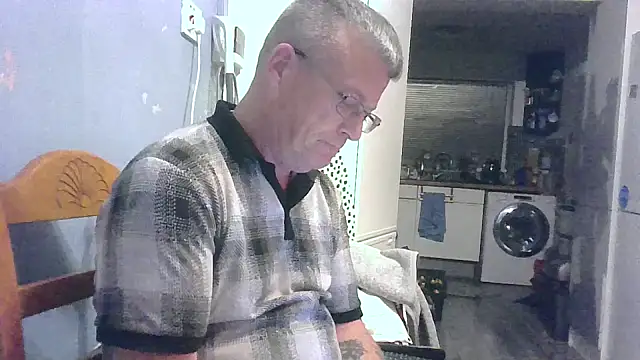 Snapshot of hefin18 chatting on 02/26/25, 11:04 hefin18 online show from 02/26/25, 11:04