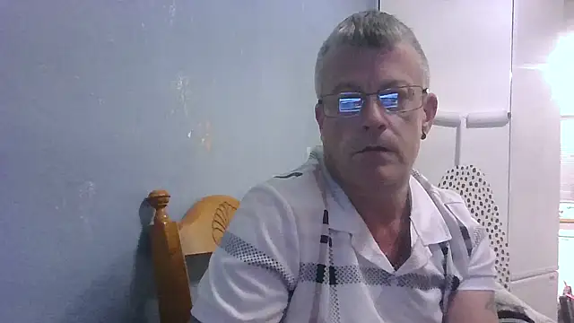 Snapshot of hefin18 chatting on 03/05/25, 07:27 hefin18 online show from 03/05/25, 07:27