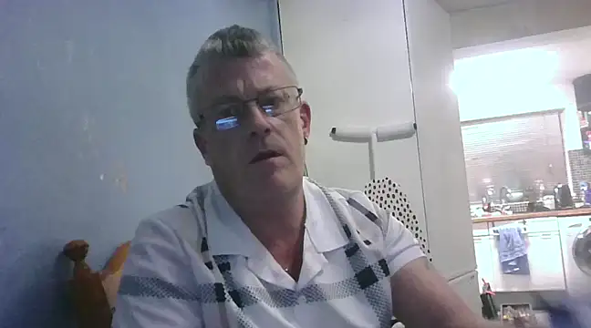 Snapshot of hefin18 chatting on 03/05/25, 10:32 hefin18 online show from 03/05/25, 10:32