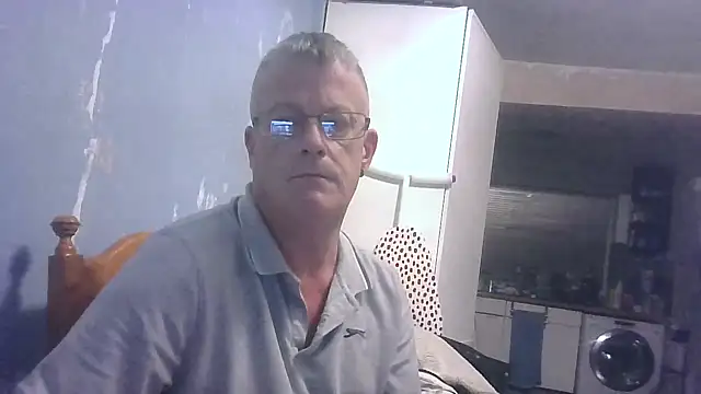 Snapshot of hefin18 chatting on 10/09/25, 09:57 hefin18 online show from 10/09/25, 09:57