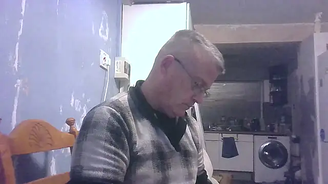 Snapshot of hefin18 chatting on 12/03/25, 09:57 hefin18 online show from 12/03/25, 09:57