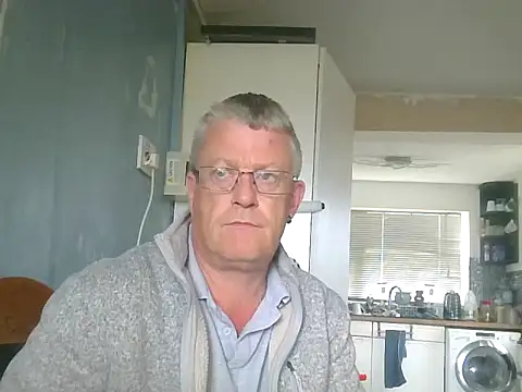 Snapshot of hefin18 chatting on 04/10/26, 11:37 hefin18 online show from 04/10/26, 11:37