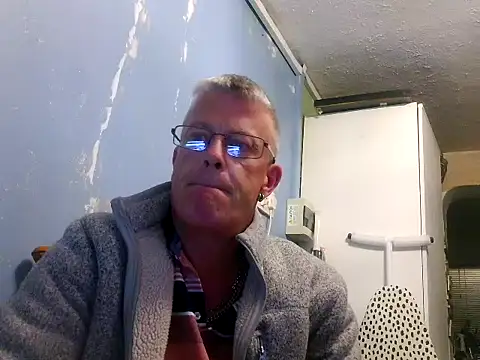 Snapshot of hefin18 chatting on 04/22/26, 09:49 hefin18 online show from 04/22/26, 09:49