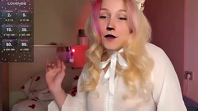  Annabel Myr  online show from 10/31/25, 04:08