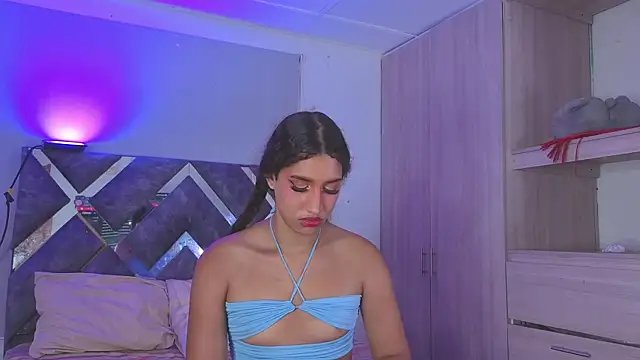 Snapshot of candice777 chatting on 04/11/26, 02:43 candice777 online show from 04/11/26, 02:43