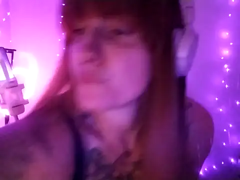 Snapshot of Red_Fox_UK chatting on 09/29/25, 07:30 Red Fox UK online show from 09/29/25, 07:30