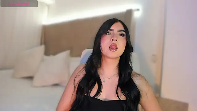 Snapshot of Sweety_Nicole_ chatting on 06/24/26, 04:44 Sweety Nicole online show from 06/24/26, 04:44