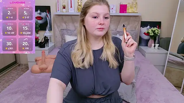 Snapshot of AmeliaDiamond chatting on 10/11/25, 12:21 AmeliaDiamond online show from 10/11/25, 12:21