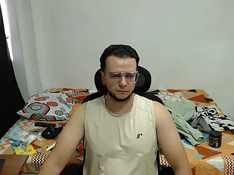 Snapshot of cloudsxxx chatting on 04/01/26, 04:04 cloudsxxx online show from 04/01/26, 04:04