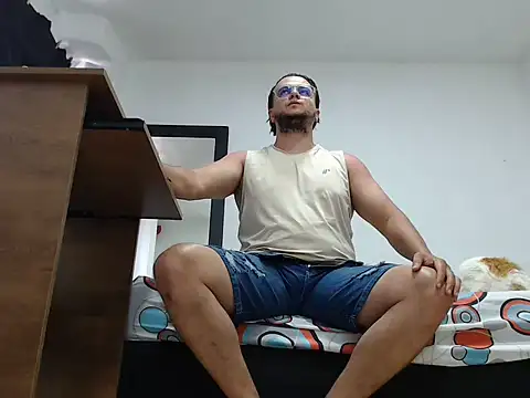Snapshot of cloudsxxx chatting on 06/16/26, 03:47 cloudsxxx online show from 06/16/26, 03:47