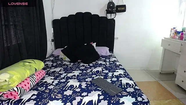 Snapshot of eileen__hills chatting on 04/20/26, 07:48 eileen hills online show from 04/20/26, 07:48