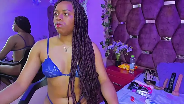 Thiana Taylor online show from 11/21/25, 07:56