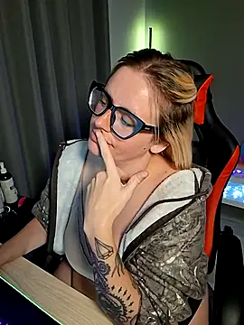 Snapshot of Charlies_world chatting on 09/13/25, 07:24 Charlies world online show from 09/13/25, 07:24