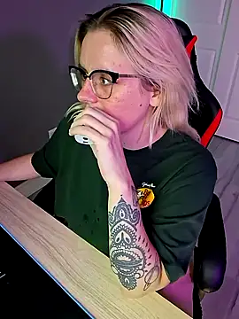 Snapshot of Charlies_world chatting on 09/18/25, 08:22 Charlies world online show from 09/18/25, 08:22