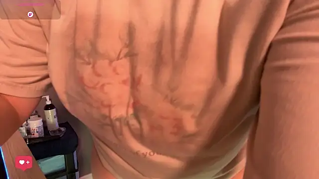 Snapshot of Charlies_world chatting on 12/05/25, 06:04 Charlies world online show from 12/05/25, 06:04