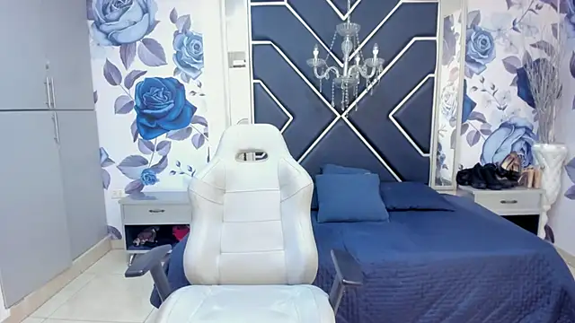 LatinaHoleQueen online show from 09/26/25, 02:21