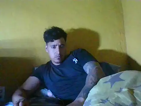 Snapshot of RVJM chatting on 10/26/25, 03:23 RVJM online show from 10/26/25, 03:23