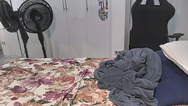 Snapshot of raposinharabuda chatting on 04/10/26, 01:55 raposinharabuda online show from 04/10/26, 01:55