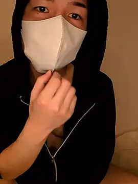 Snapshot of kqitooo chatting on 03/18/26, 04:21 kqitooo online show from 03/18/26, 04:21