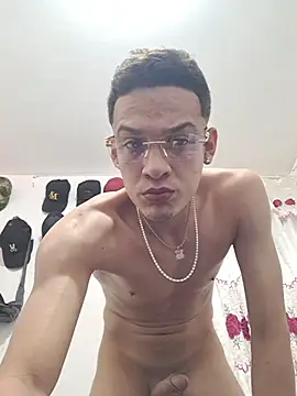 Snapshot of Ethanho0t chatting on 10/17/25, 09:34 Ethanho0t online show from 10/17/25, 09:34