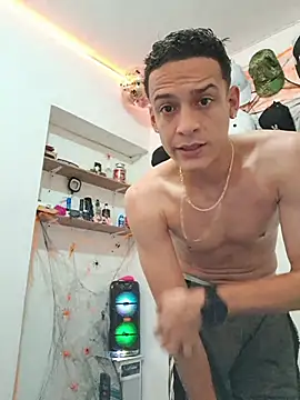 Snapshot of Ethanho0t chatting on 10/27/25, 12:53 Ethanho0t online show from 10/27/25, 12:53