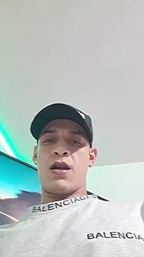 Snapshot of Ethanho0t chatting on 12/05/25, 09:51 Ethanho0t online show from 12/05/25, 09:51