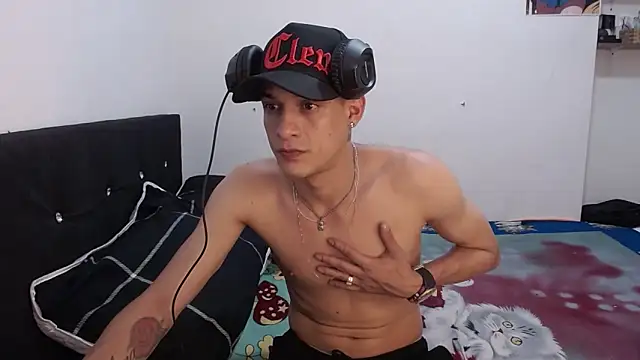 Snapshot of Ethanho0t chatting on 12/20/25, 09:38 Ethanho0t online show from 12/20/25, 09:38