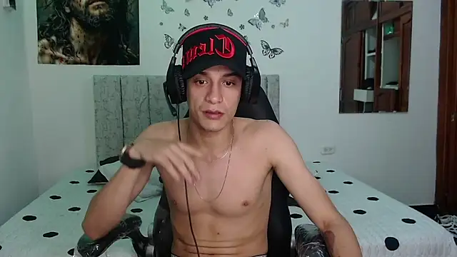 Snapshot of Ethanho0t chatting on 01/06/26, 06:28 Ethanho0t online show from 01/06/26, 06:28