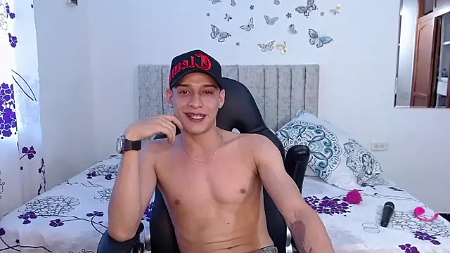 Snapshot of Ethanho0t chatting on 01/16/26, 03:27 Ethanho0t online show from 01/16/26, 03:27