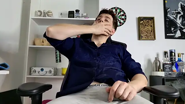 aaron nvk online show from 11/04/25, 08:41