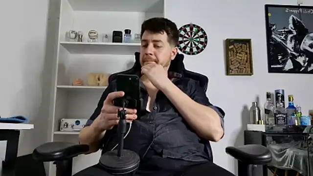 aaron nvk online show from 11/28/25, 09:28