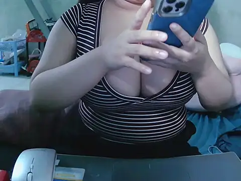 Lily3322 online show from 03/19/26, 06:01