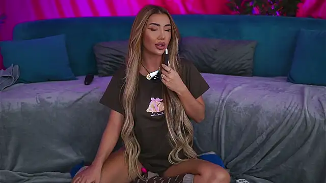 Snapshot of ZennySings chatting on 10/09/25, 01:31 ZennySings online show from 10/09/25, 01:31