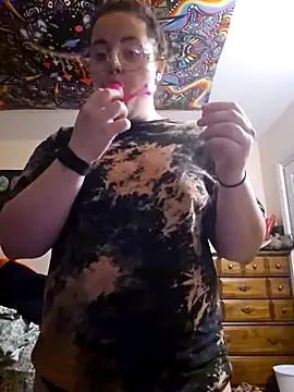 Snapshot of nuttiebuddy1 chatting on 09/26/25, 12:03 nuttiebuddy1 online show from 09/26/25, 12:03