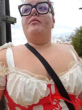 Snapshot of nuttiebuddy1 chatting on 10/31/25, 07:26 nuttiebuddy1 online show from 10/31/25, 07:26